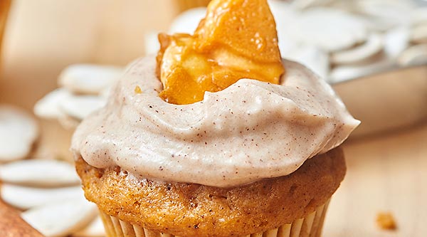 Pumpkin cupcakes w/ cinnamon cream cheese frosting and pumpkin seed brittle. showmetheyummy.com #dessert #pumpkin