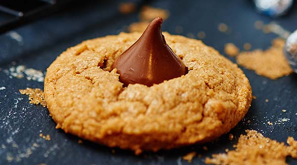 These flourless peanut butter blossoms are perfect if you need to whip up a quick dessert. Perfect for your gluten-free, dairy-free friends, and perfect if you just want a really delicious, super peanut buttery, chewy, melted chocolatey cookie. showmetheyummy.com #glutenfree #dairyfree #cookies #peanutbutterblossoms #holiday #christmas #dessert #peanutbutter #candy