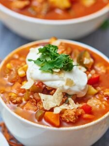 This turkey and vegetable chili filled with ground turkey and tons of veggies will warm you to the bones and leave you feeling full and happy without any guilt! showmetheyummy.com #soup #chili #turkey #healthy #vegetables