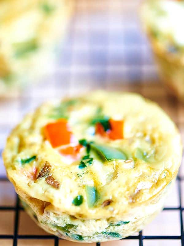 I love that these healthy egg muffin cups can be made in advance. These muffin cups have less than 50 calories per muffin and are packed with vegetables, so eat up and serve with some toast, your morning coffee, yogurt, etc! showmetheyummy.com #breakfast #healthy #togo #easyrecipes #vegetarian 