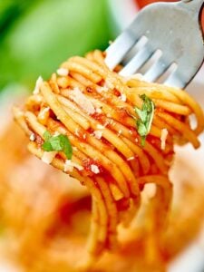 This homemade spaghetti sauce is well balanced and so versatile! Keep it simple and pour it over noodles, serve it up with chicken parmesan, or bake it into your favorite lasagna! This is a great options for vegans and vegetarians, too! The possibilities are endless! showmetheyummy.com #vegan #vegetarian #healthy #spaghetti #spaghettisauce #sauce