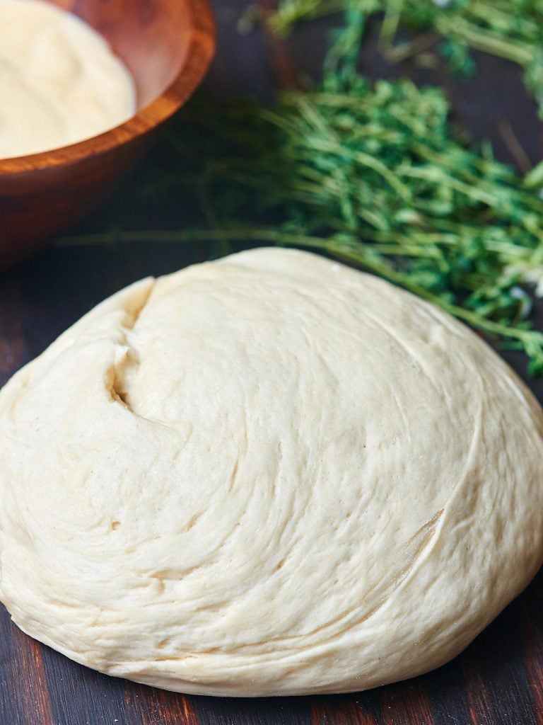 Roasted Garlic White Cheese Pizza with Arugula Salad Show Me the Yummy