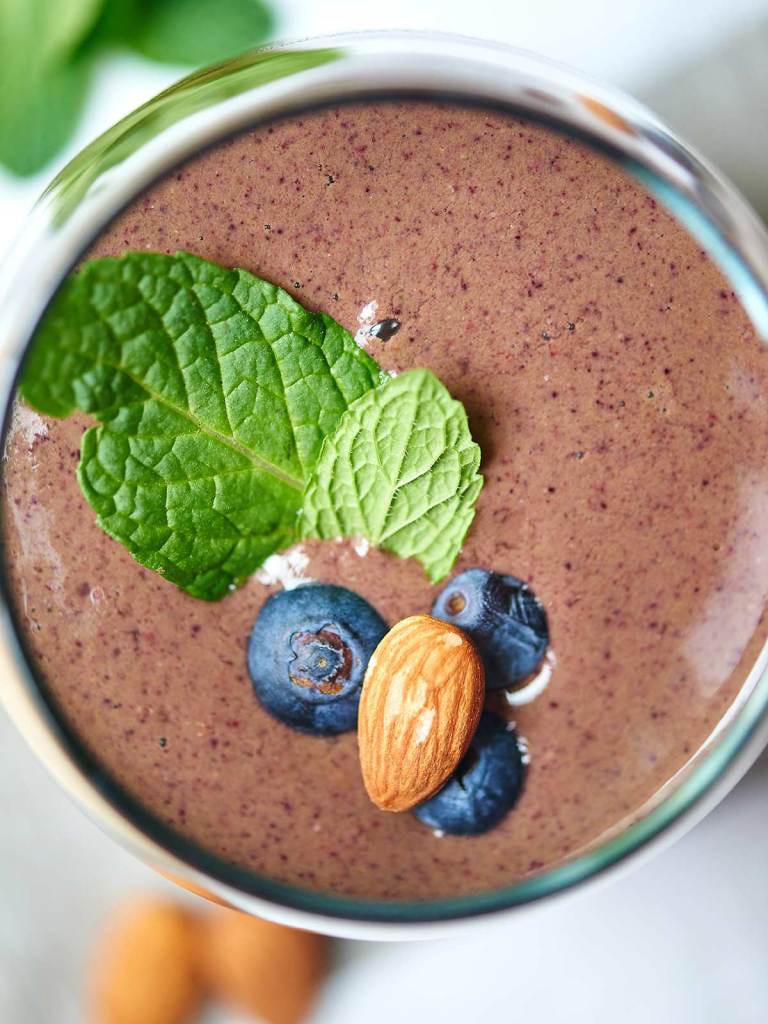 Chocolate Berry Green Protein Smoothie 300 calories