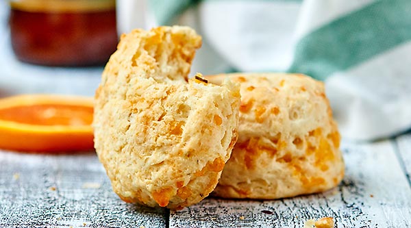 These roasted garlic cheddar beer biscuits are easy to make and totally sinful! A tender biscuit made with Blue Moon and stuffed with roasted garlic, shredded cheddar cheese, and rosemary. showmetheyummy.com #biscuits #vegetarian #beer #roastedgarlic #cheddar