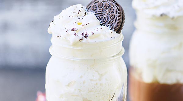 Chocolate Oreo Pudding for Two - a seemly simple dessert that will blow you away! A crunchy Oreo crust is covered with a thick, rich, creamy, and extra chocolatey pudding. Seriously. This is decadent. Don’t forget the whipped cream! showmetheyummy.com #oreos #pudding #chocolate #dessertfortwo #dessert #whippedcream