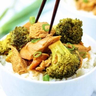 Forget take out and have this Crockpot Chicken and Broccoli instead! I love recipes like this, because it actually tastes better than take-out, you can schedule it to be ready exactly when you want it, and *bonus* it's healthier! showmetheyummy.com #crockpot #chicken #broccoli