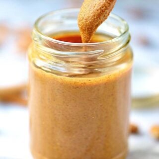 This homemade maple almond butter is so much better than store bought! I roast the almonds in maple syrup, which gives the butter a really rich flavor. I then stir in cinnamon and vanilla which adds so much warmth! Did I mention it’s easy to make, vegan, and gluten free? showmetheyummy.com #almondbutter #almond #maple #cinnamon #vanilla #vegan #glutenfree