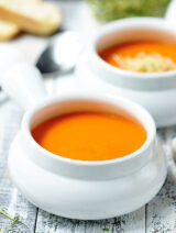 This roasted red pepper soup is easy to make, ultra creamy, gluten free, and can be vegan! It's healthy and so full of flavor. showmetheyummy.com #healthy #glutenfree #whitewine #thyme #spicy #soup #redpeppers #roastedvegetables #vitamix