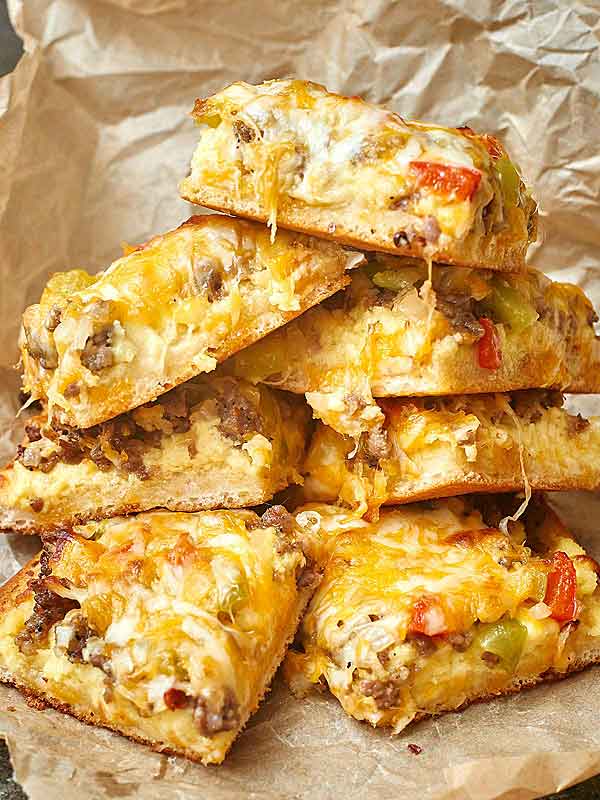 These recipes are "man approved" and perfect for a Sunday BBQ. All of the Best Father's Day Recipes - starting with breakfast and ending with the most important... *cocktails* - are delicious and hearty, and some are even filled with booze. ;) showmetheyummy.com #fathersday #bbq #grilling #cocktails #breakfast #dinner #dessert #fathersdayrecipes 