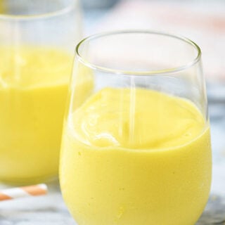 This easy mango smoothie has 5 ingredients and only takes 5 minutes to put together! showmetheyummy.com #mango #smoothie #glutenfree #vegetarian #lemon #breakfast #drinks #greekyogurt