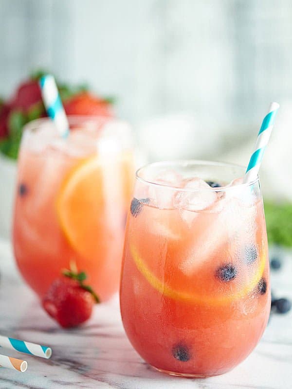 twee glazen watermeloen sangria