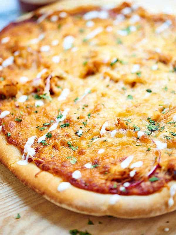 closeup of grilled bbq chicken pizza