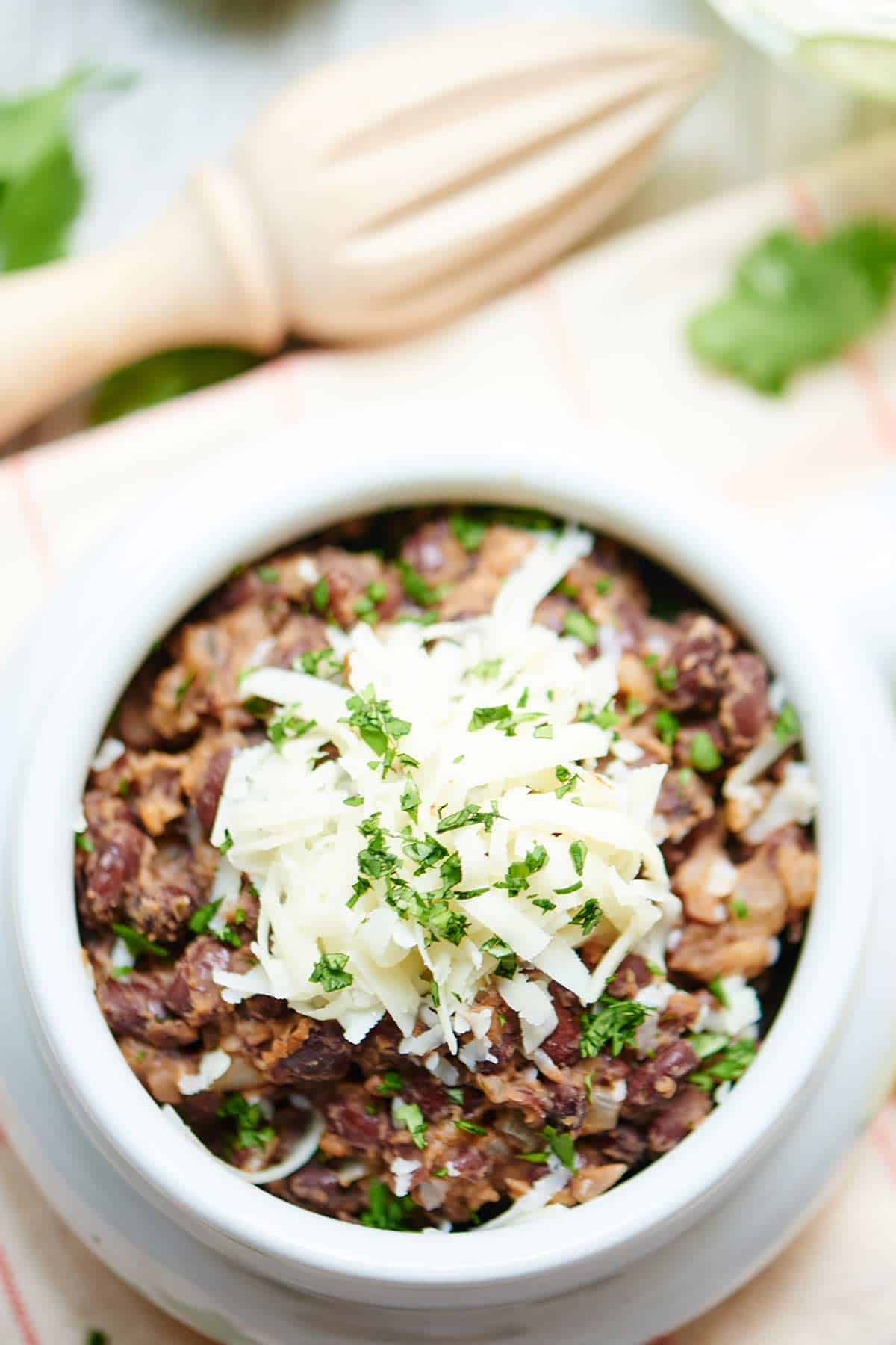 This Easy Black Beans Recipe is gluten free, so tasty, has a short ingredient list, and can easily be made vegetarian or vegan! showmetheyummy.com #glutenfree #blackbeans #vegan