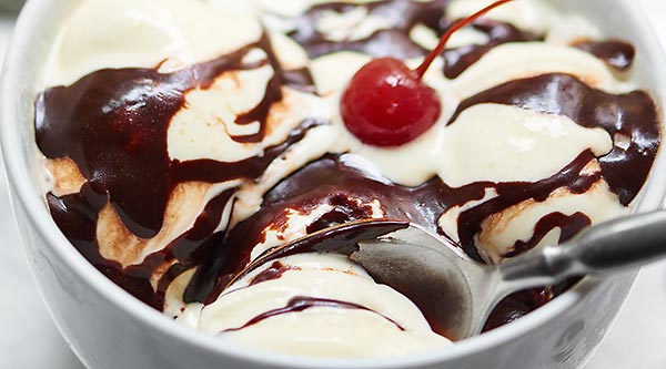 Only 10 minutes to make the easiest hot fudge sauce! Perfect over ice cream, in a shake, or even straight off the spoon! Better than store bought! showmetheyummy.com #icecream #chocolate