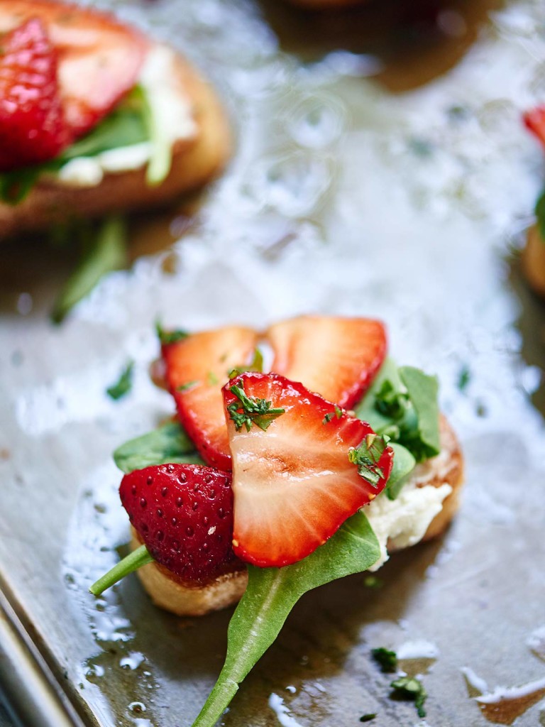 Strawberry Goat Cheese Bruschetta - Vegetarian Appetizer