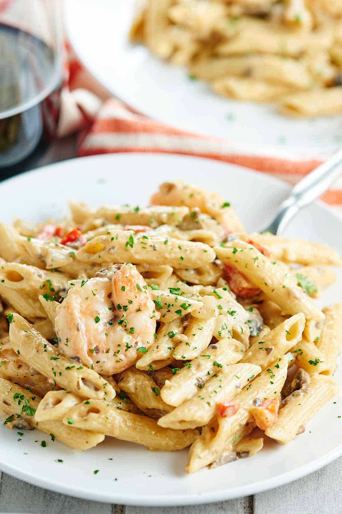 This easy shrimp alfredo is an impressive dish that's so easy to make! Penne pasta, shrimp, vegetables, and a creamy alfredo. What's not to love? showmetheyummy.com #pasta #alfredo #shrimp