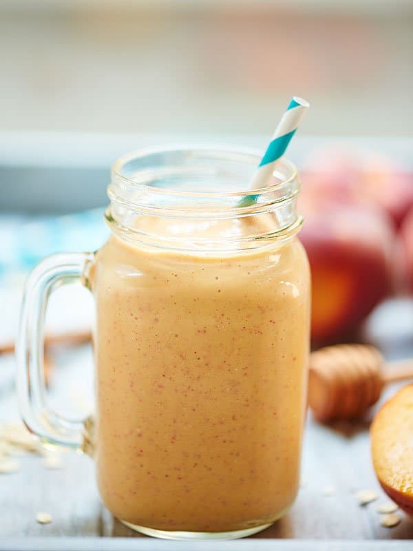 peach cobbler smoothie in mason jar with straw