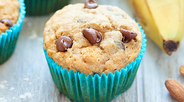 These Vegan Banana Chocolate Chip Muffins are healthy & use natural ingredients like agave, bananas, whole wheat pastry flour, coconut oil & almond milk! showmetheyummy.com #vegan #muffins @onebananas