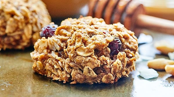 These healthy breakfast cookies are naturally sweetened with honey & full of good for you ingredients like whole wheat flour, orange, & old fashioned oats! showmetheyummy.com #healthy #breakfast