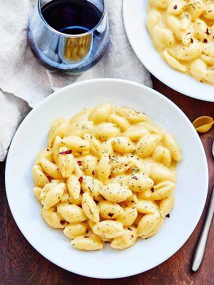 One Pot Mac and Cheese Recipe - 15 Minute Kid Friendly Dinner!