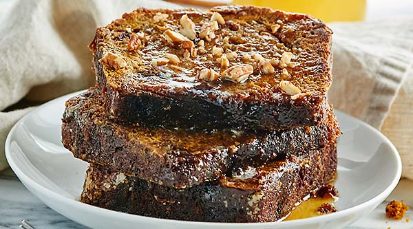 This Pumpkin French Toast Recipe is made w/ pumpkin bread that's filled w/ chocolate & butterscotch chips. Bring out the maple syrup for an easy, cozy, fall breakfast! showmetheyummy.com #frenchtoast #pumpkin