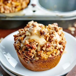 These healthy vegan pumpkin muffins are made w/ whole wheat flour & are naturally sweetened w/ maple syrup! They're topped w/ pecan streusel & maple glaze! showmetheyummy.com #pumpkin #vegan