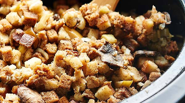 This Easy Crockpot Vegetarian Stuffing Recipe (can be vegan!) only takes 15 minutes of prep! The perfect Thanksgiving side dish! showmetheyummy.com #thanksgiving #crockpot
