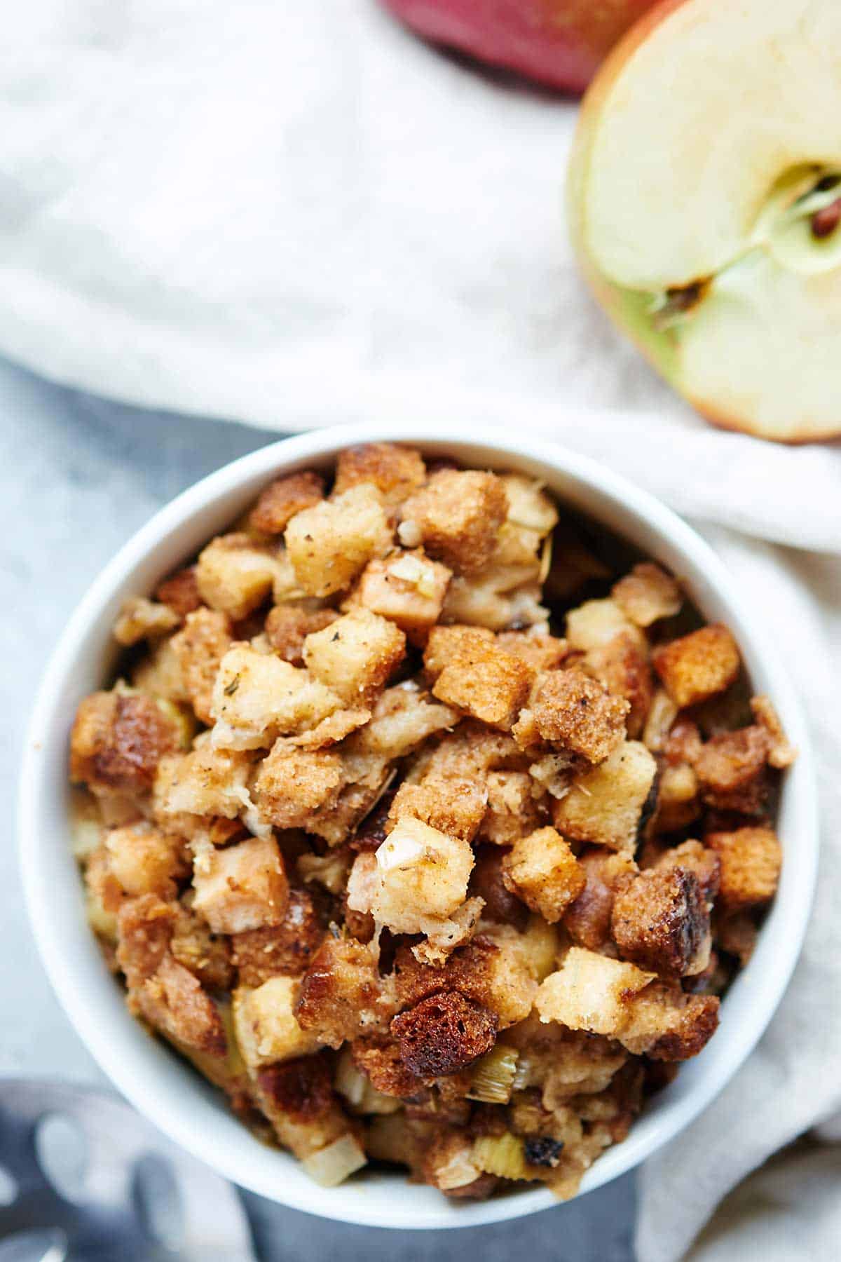 bowl of crockpot vegetarian stuffing above