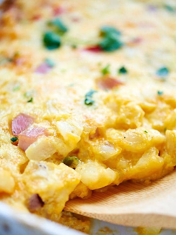 This Ham and Cheese Breakfast Casserole Recipe is SO quick & easy (less than 10 minutes of prep) and full of hash browns, eggs, ham, and plenty of cheese! showmetheyummy.com #breakfast #casserole