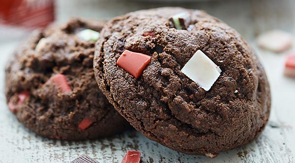 These Mint Chocolate Cookies are SO easy to make during the holiday season. A chocolate cookie is filled w/ both regular Andes Mints & Peppermint Crunch! showmetheyummy.com #mintchocolate #cookies