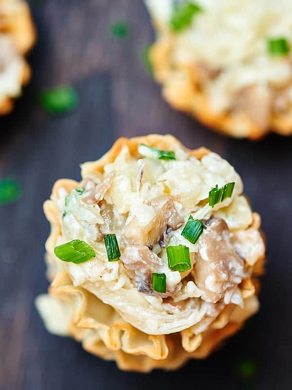 The Best New Year's Eve Recipes for 2015! Welcome in the New Year with these super easy and tasty snacks, appetizers, desserts, and drinks! Cheers! showmetheyummy.com #newyearseve #recipe
