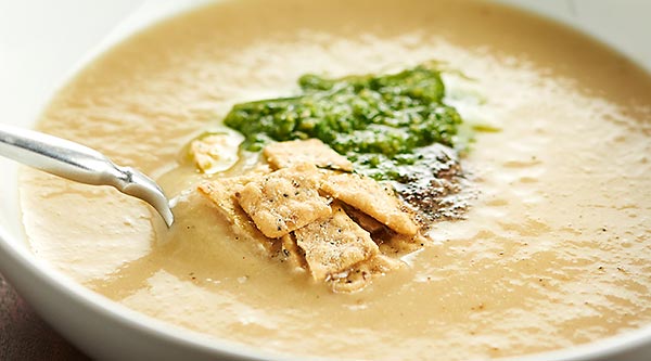 A lightened up version of potato leek soup, this Cauliflower Leek Soup Recipe is made in the crockpot, has about 100 calories per cup, and is so cozy! showmetheyummy.com #crockpot #cauliflower