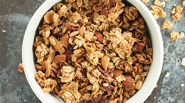 A healthier vegan granola recipe to help satisfy your sweet tooth. This vegan granola is full of good for you ingredients like oats, pecans, and almonds and is naturally sweetened with maple syrup! showmetheyummy.com #vegan #granola