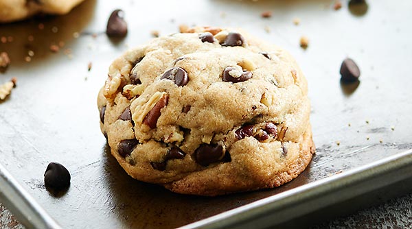 If you love fluffy, soft, dense, gooey cookies, then this Fluffy Chocolate Chip Cookies Recipe with toasted pecans and two kinds of chocolate is for you! showmtheyummy.com #chocolatechipcookies #cookies