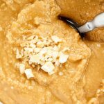 Homemade Cashew Butter for.the.win. This Cashew Butter is quick and easy to make (promise!), SO addicting, and has a short ingredient list including sweet honey and cozy vanilla! showmetheyummy.com #cashewbutter #nutbutter