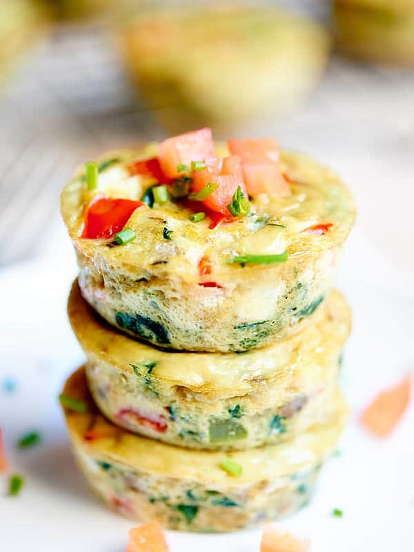 A round up of my favorite Easy Healthy Make Ahead Breakfast Recipes. Mornings are busy enough without having to worry about making a nutritious meal for your family! showmetheyummy.com #healthy #breakfast