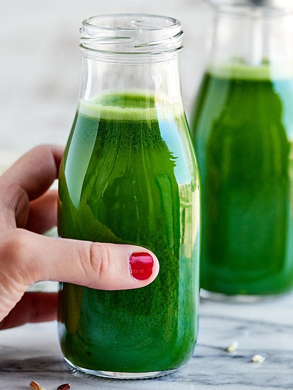 Green Juice Recipe - w/ Kale, Cucumber, Celery, & Apples