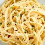 This Healthy Alfredo Sauce is a lightened up version of a classic (530 calories for the ENTIRE recipe). Made with greek yogurt, skim milk, and parmesan! showmetheyummy.com #healthy #alfredosauce