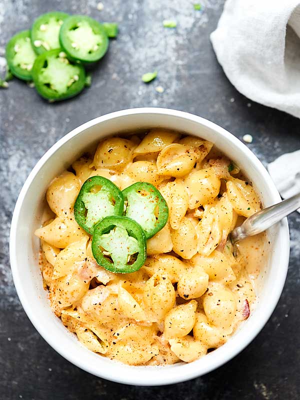 one pot jalapeno popper mac and cheese bowl above