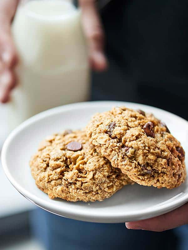 These Oatmeal Chocolate Chip Cookies are ultra chewy and naturally gluten free. These cookies are full of oats, brown sugar, cinnamon, and chocolate chips! showmetheyummy.com #oatmealcookies #chocolatechipcookies