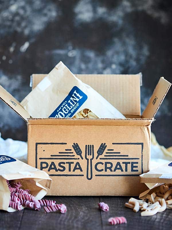  Caja de pasta con paquete de pasta