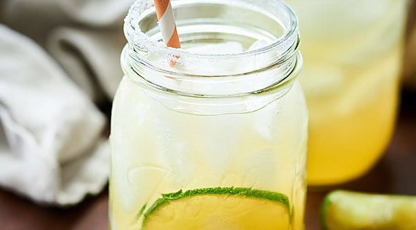 A classic, Easy Margarita Recipe. 5 ingredients: tequila, simple syrup (or agave), lime, lemon, and orange juice! A simply perfect and refreshing cocktail! showmetheyummy.com #margarita #limemargarita