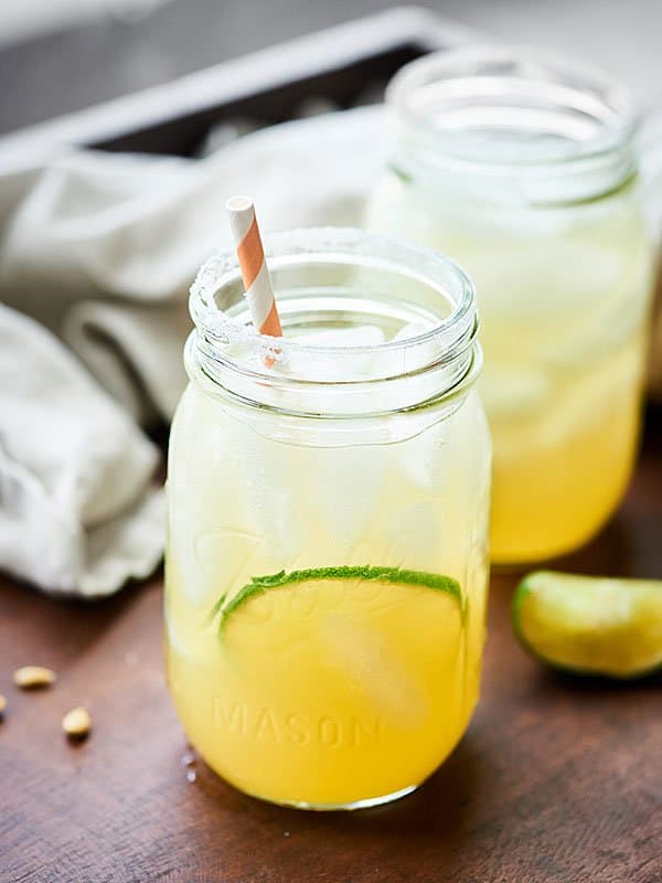 A classic, Easy Margarita Recipe. 5 ingredients: tequila, simple syrup (or agave), lime, lemon, and orange juice! A simply perfect and refreshing cocktail! showmetheyummy.com #margarita #limemargarita 