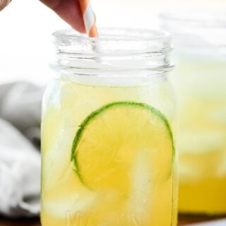 A classic, Easy Margarita Recipe. 5 ingredients: tequila, simple syrup (or agave), lime, lemon, and orange juice! A simply perfect and refreshing cocktail! showmetheyummy.com #margarita #easymargarita
