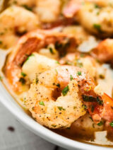 Tender shrimp, butter-y + garlicky sauce... this Easy Shrimp Scampi Recipe is simply perfect! showmetheyummy.com #shrimpscampi #easydinner