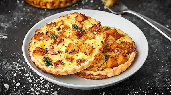 #ad An Easy Cheesy Bacon Breakfast Tart Recipe full of crispy bacon, smoky gouda, and creamy sweet potatoes! Made ultra easy with store bought pie dough! Recipe made in partnership w/ @jonesdairyfarm #JonesFamilyRules