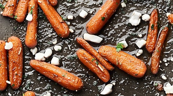 A healthy-ish side dish that's perfect for any occasion! You're only 10 ingredients and 30 minutes away from devouring these super simple and delicious Honey Roasted Carrots! showmetheyummy.com #thanksgiving #honeyroastedcarrots