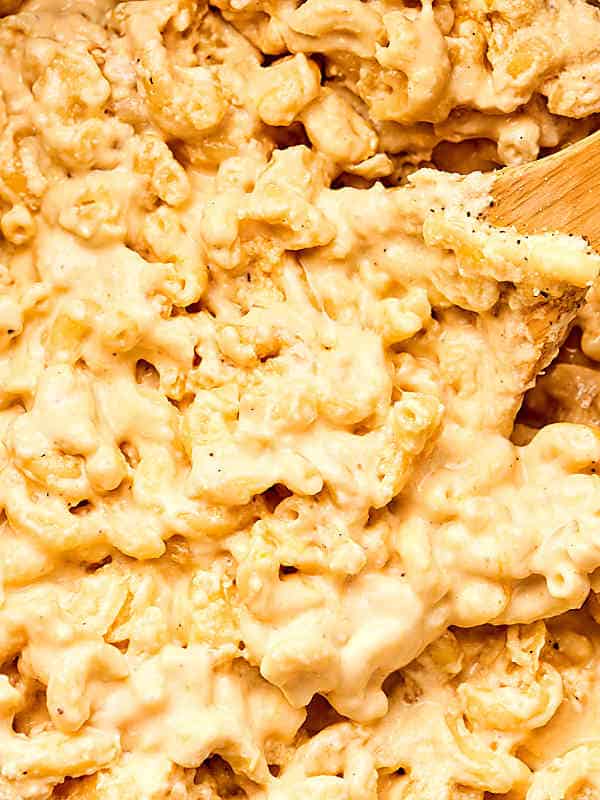 #ad This Slow Cooker Mac and Cheese takes minutes to put together and is full of FOUR kinds of cheese: Asiago, Sharp Cheddar, Monterey Jack, and Gouda, which makes this the best holiday side dish! showmetheyummy.com Made in partnership w/ @Crystal_Farms #cheeselove #CrystalFarmsCheese #slowcookermacandcheese