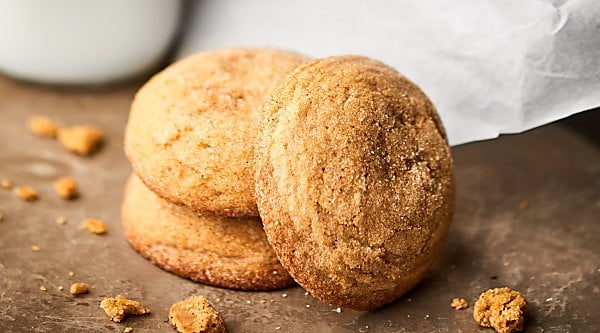 We're making Chewy Ginger Cookies for day TWO of Christmas Cookie and Candy week. These cookies are chewy, a little crunchy, totally fluffy, perfectly spiced, and sweetened with maple syrup! showmetheyummy.com #christmascookies #gingercookies