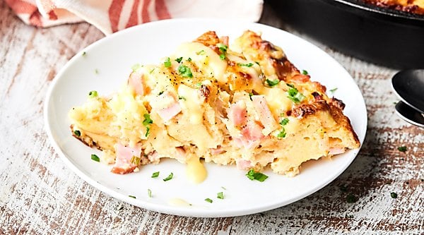 #ad This Hawaiian Eggs Benedict Casserole is easy, indulgent, and perfect for Spring brunches! Sweet rolls + Canadian bacon + pineapple and loads of cheese, YUM! showmetheyummy.com Made in partnership w/ @jonesdairyfarm